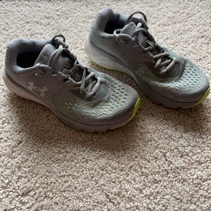 Size 6 women’s Under Armour Charged